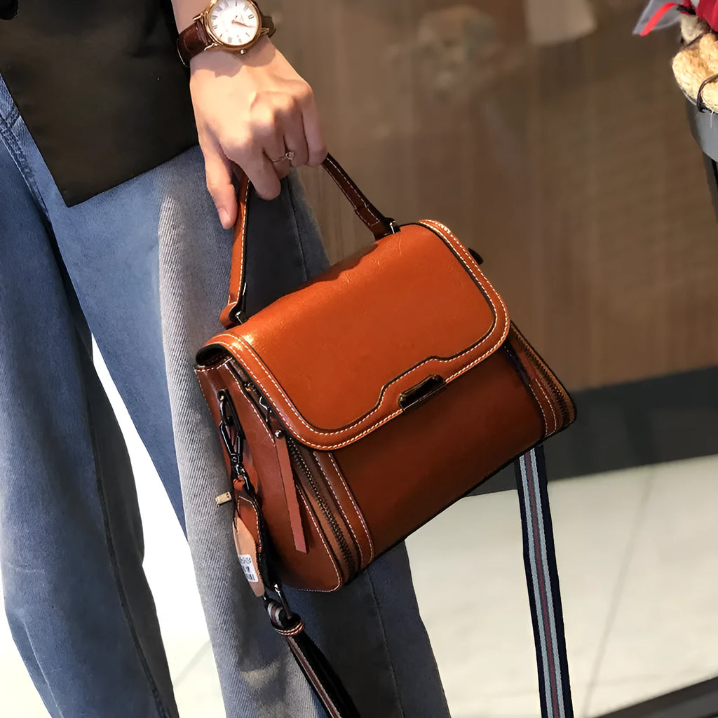 Genuine leather women's messenger bag in horizontal square shape with internal organisation pockets
