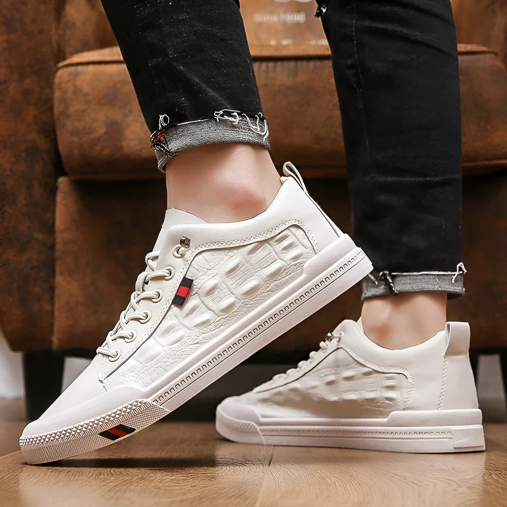 White men's lace-up casual sneakers with round toe and rubber sole