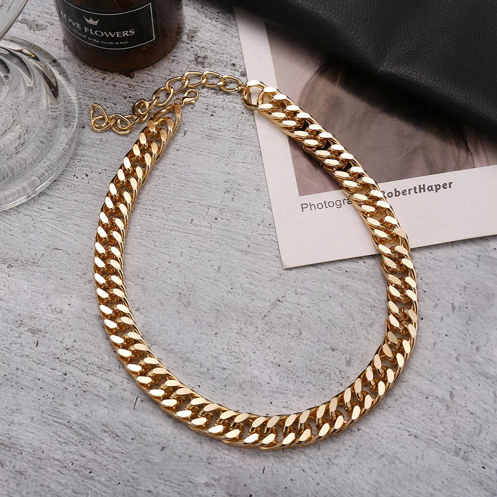 Gold thick chain necklace for women with 32cm length and alloy construction