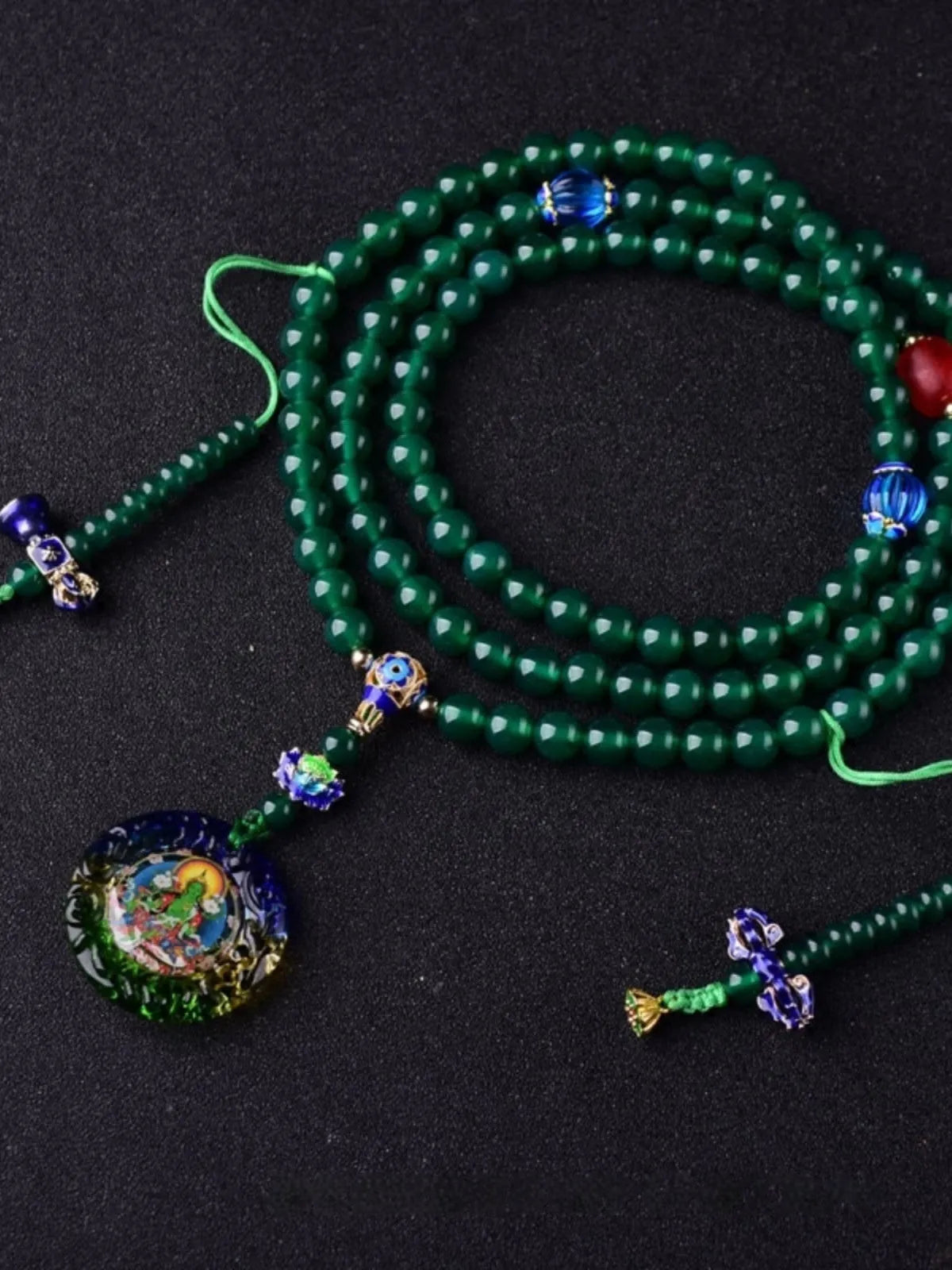 Natural green agate 108 bead bracelet in thangka style with certificate