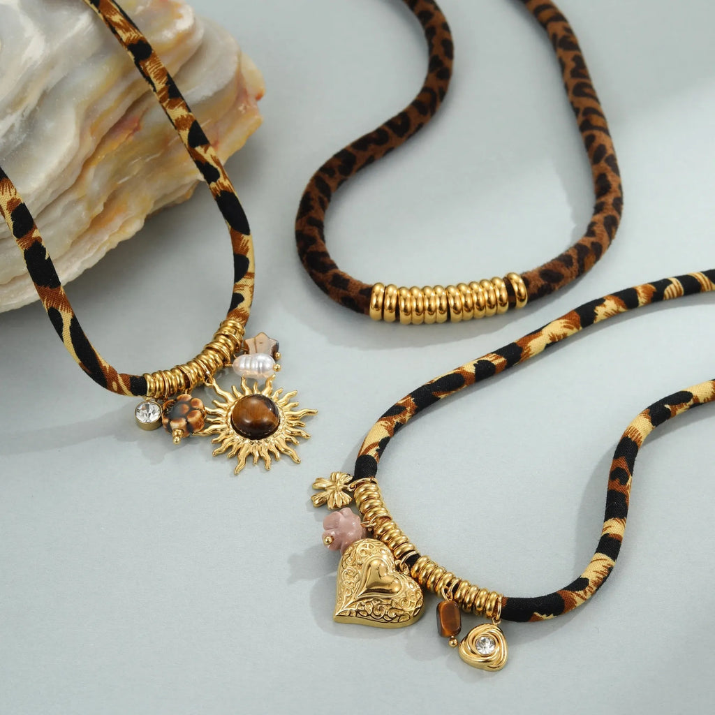 Women's stainless steel necklace with geometric pendant on adjustable 41-50cm chain