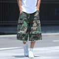 Loose-fitting camouflage shorts in American retro workwear style with cropped length