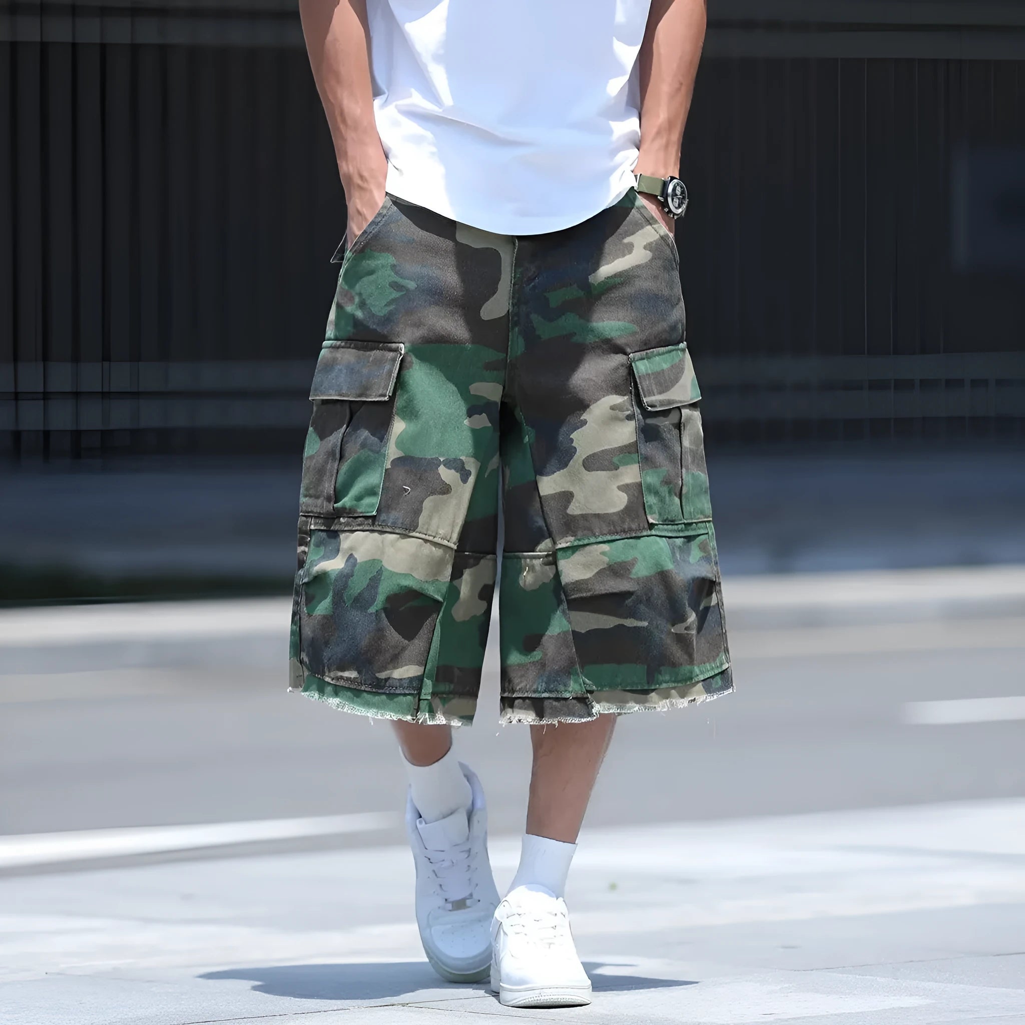Loose-fitting camouflage shorts in American retro workwear style with cropped length