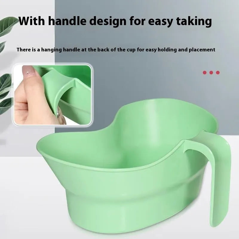 Green plastic gargle cup for bedridden elderly oral hygiene assistance