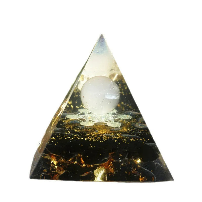Clear epoxy resin pyramid ornament with natural crystal gravel inside, 6cm geometric shape
