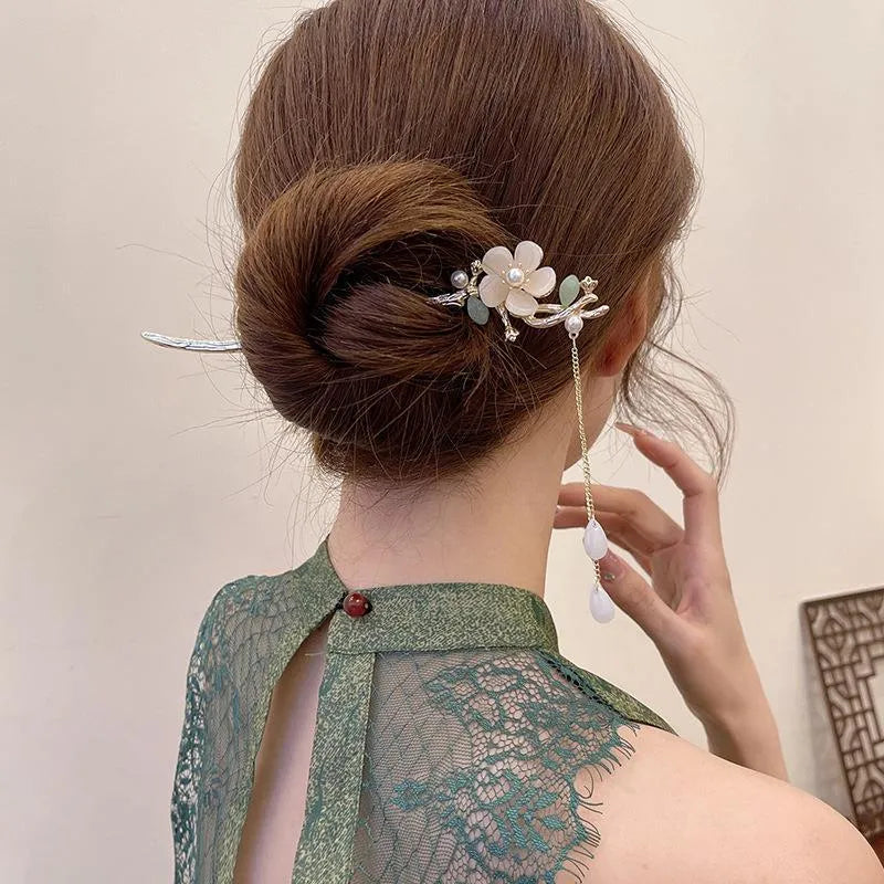 Four Seasons National Style green leaf tassel hairpin with pearl and rhinestone accents, 18cm long