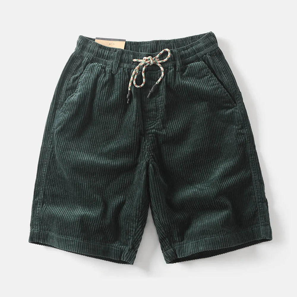 Men's khaki retro American-style cargo shorts with straight-leg cut and cargo pockets