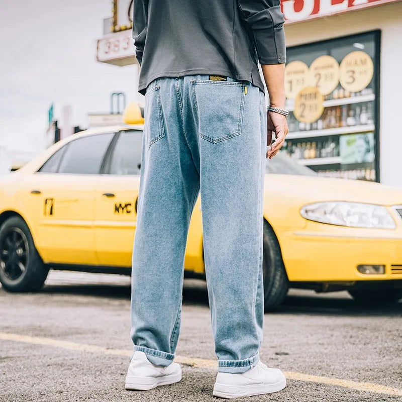 Men's loose straight casual jeans in dark blue cotton with mid waist and zipper fly