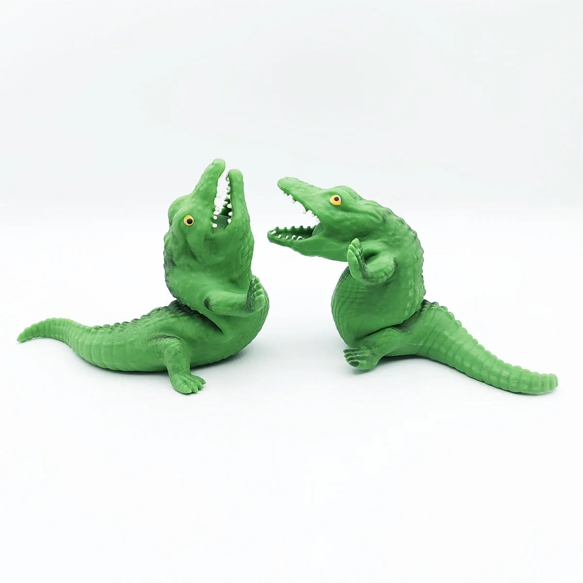 TPR crocodile shaping sand toy in Crocodile colour, single-pack interactive decompression toy for grasping practice
