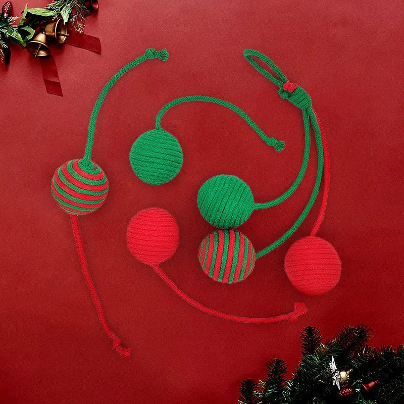 Christmas cat toy with cotton rope ball and sisal ball in green and red, hanging decoration for cats