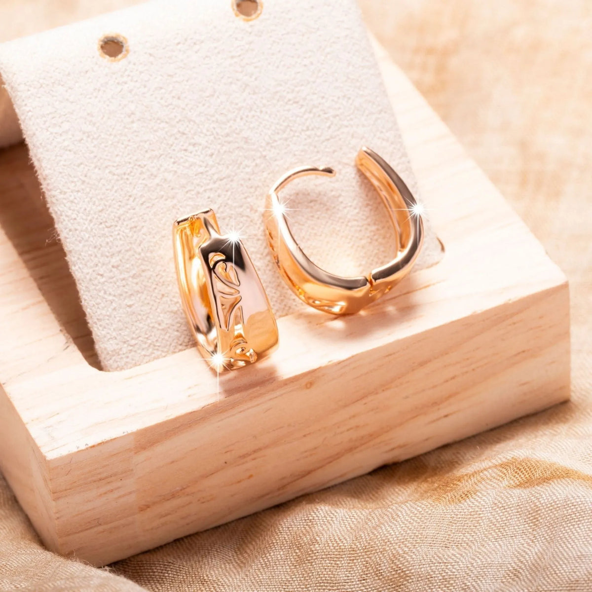 Rose gold U-shaped hollow carved women's earrings made from electroplated copper, one pair.