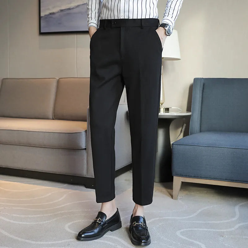 Men's straight fit corduroy trousers in Retro Brown colour with elastic waistband.