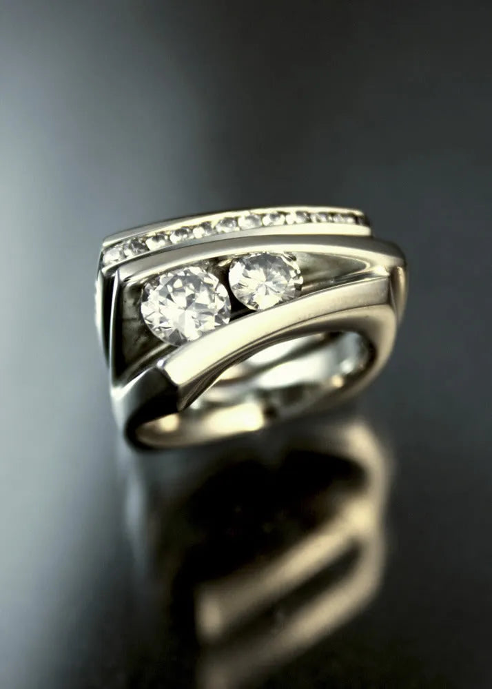 Women's geometric three-dimensional half-edge heart ring with micro inlaid zircon in brass electrical degree white steel