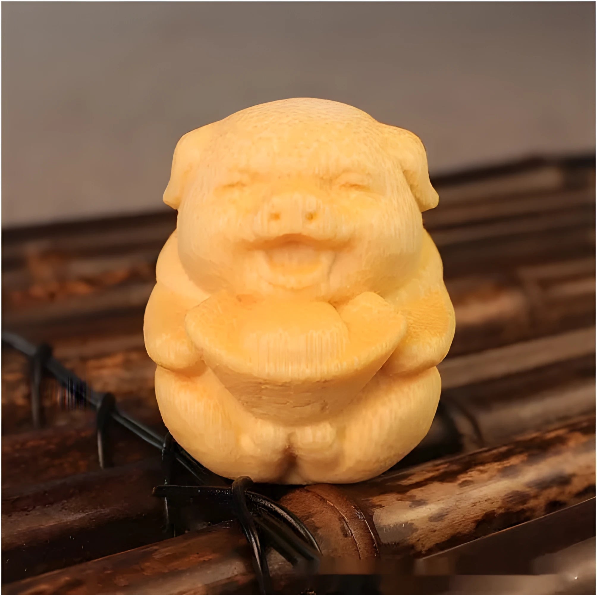 Solid bamboo Fulu pig carving ornament measuring 4cm tall with 3.5cm diameter in cute style