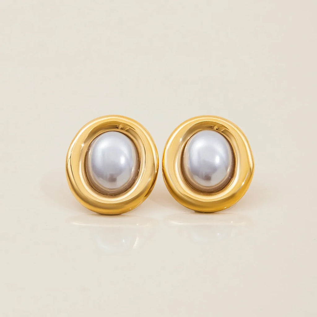Stainless steel vintage pearl stud earrings with electroplated finish in JDE0305051 colour