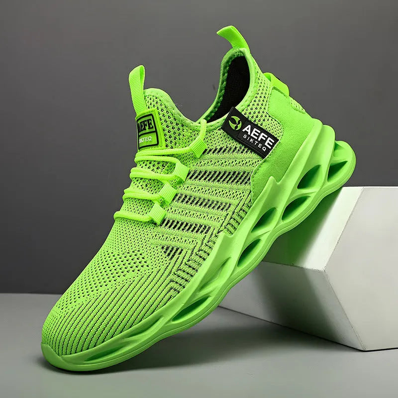 Men's mesh breathable casual running shoes in black, Korean style, low heel, cross straps