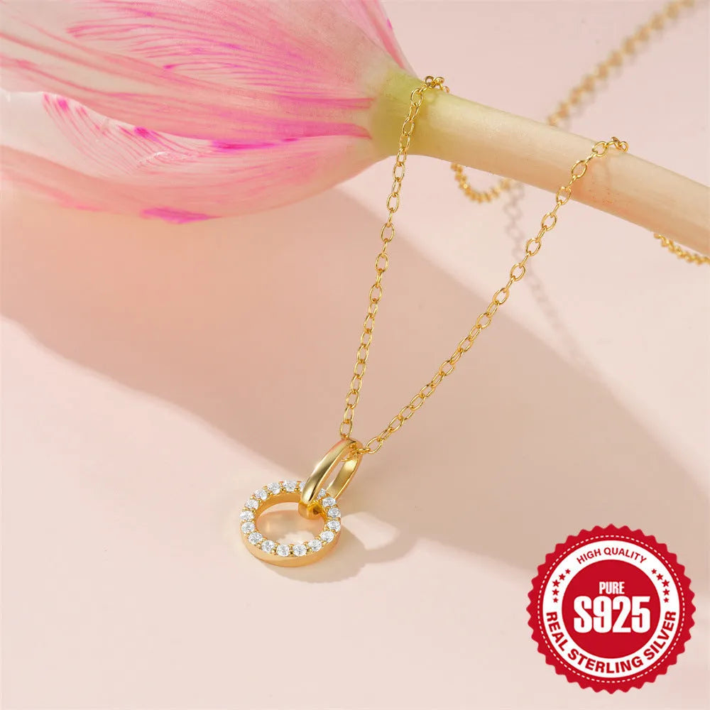 Gold-coloured S925 sterling silver clavicle chain necklace with interlocking design and micro inlaid zircon.