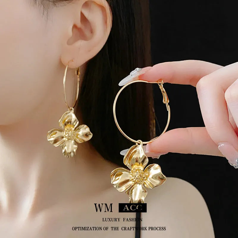 Silver needle detail flower earrings with geometric vintage design in gold or silver electroplated finish