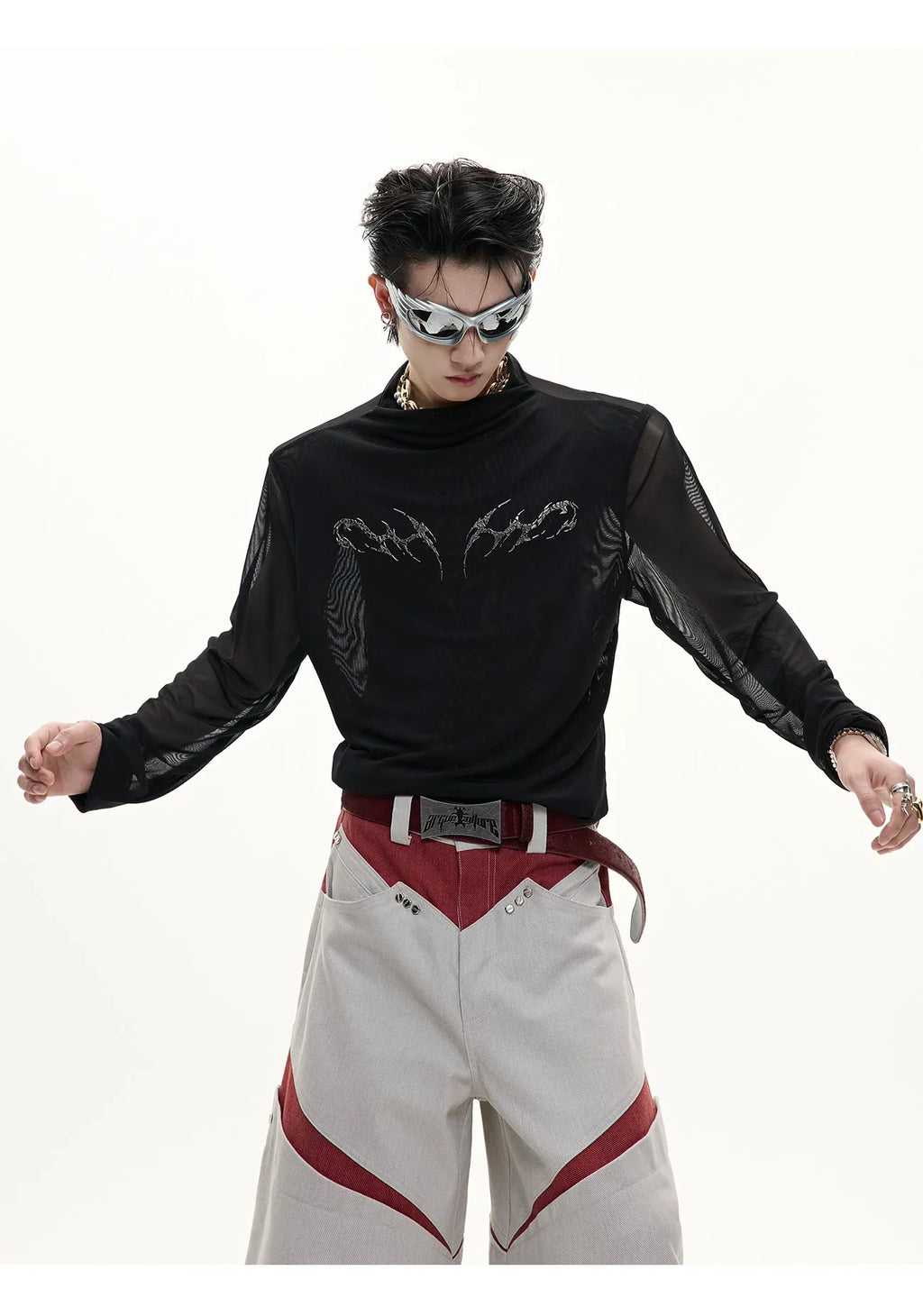 Men's black mesh bottoming shirt with slim fit design and long sleeves showing cooling fabric construction