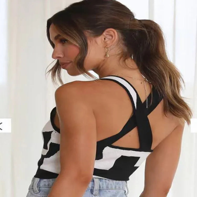 Women's U-collar camisole in polyester fabric with slim fit street fashion styling