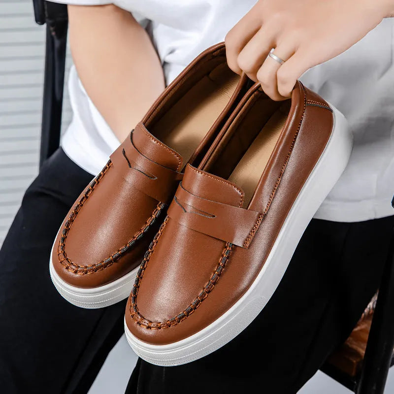 British-style men's casual leather shoes with round toe in white, black and white, and khaki colour options