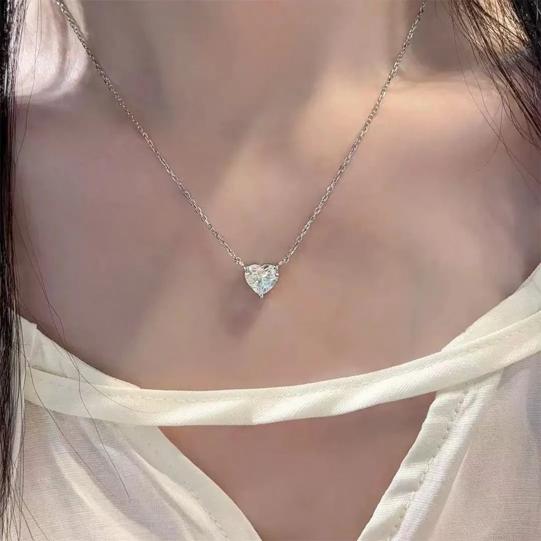 Women's silver-coloured heart necklace with simple copper pendant on chain