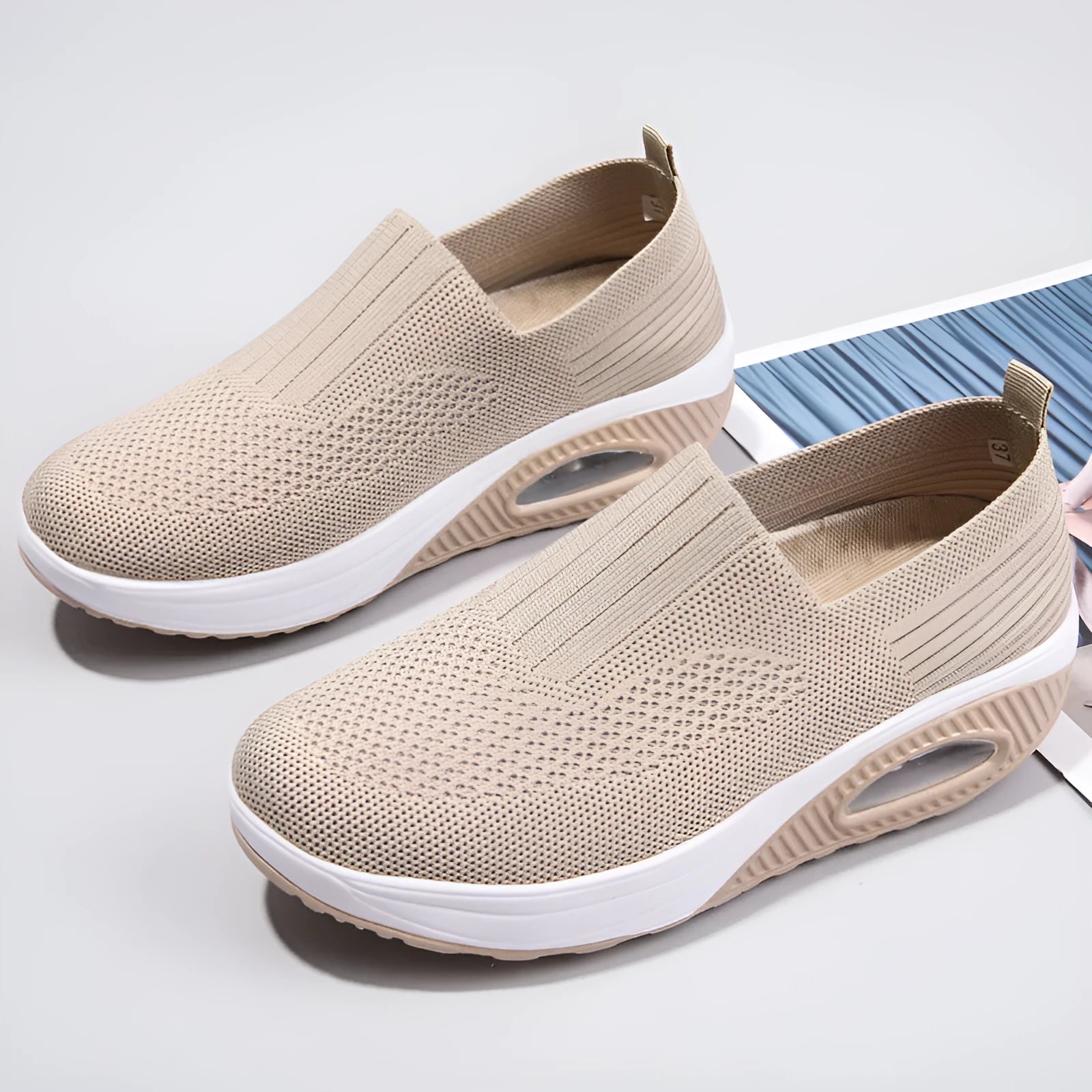 Women's leisure sports air cushion non-slip woven shoes in solid colour with low-top design and mesh upper