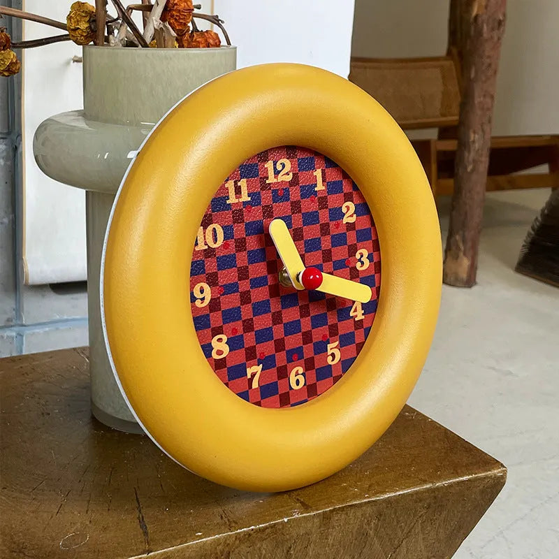 Simple modern wall clock 25cm diameter with pendulum in Nordic style for living room
