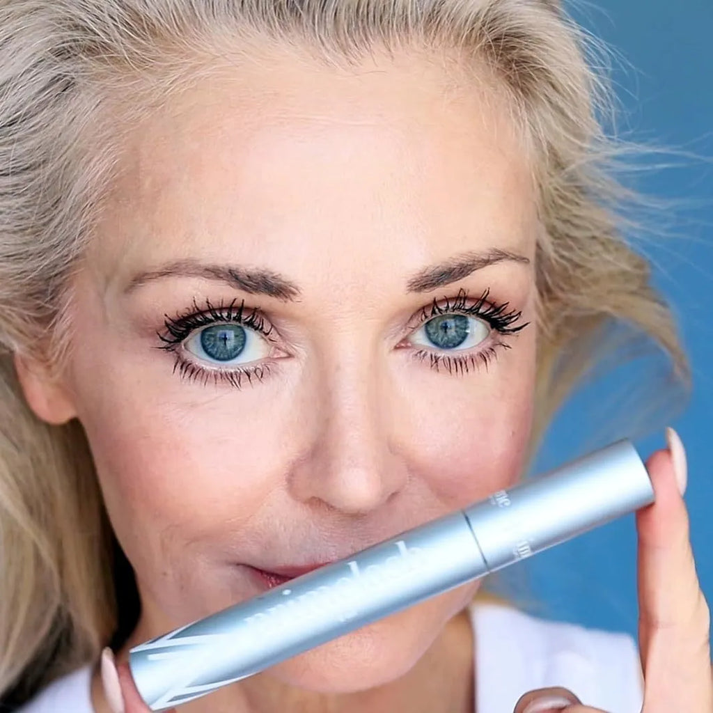 Black eyelash brush comb beauty tool for lash separation and grooming