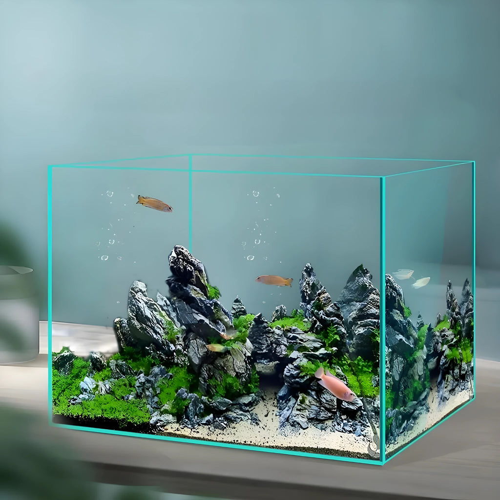 Super white glass fish tank in medium size for desktop use, clear glass construction