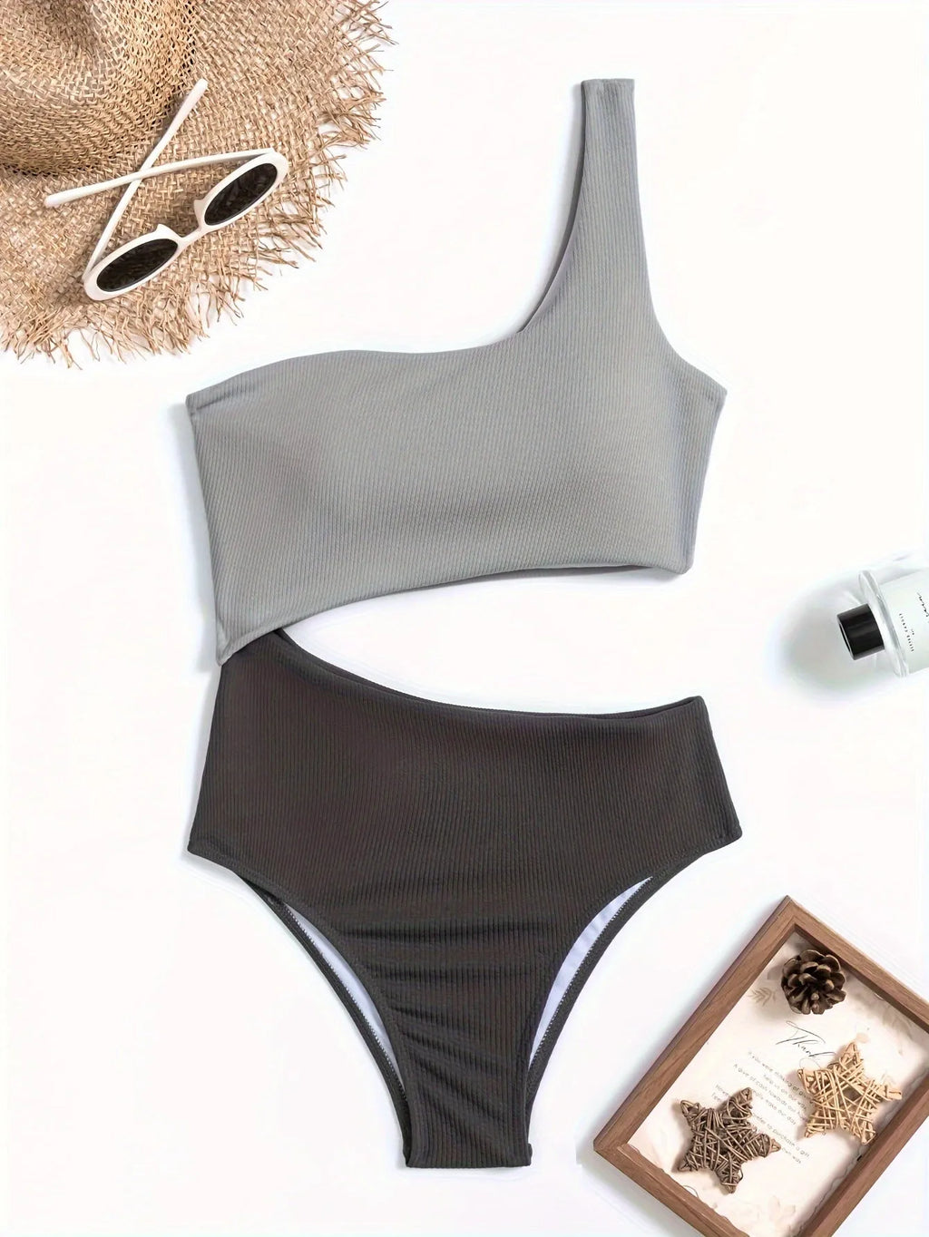 Women's one-shoulder one-piece swimsuit in solid colour with bikini style design