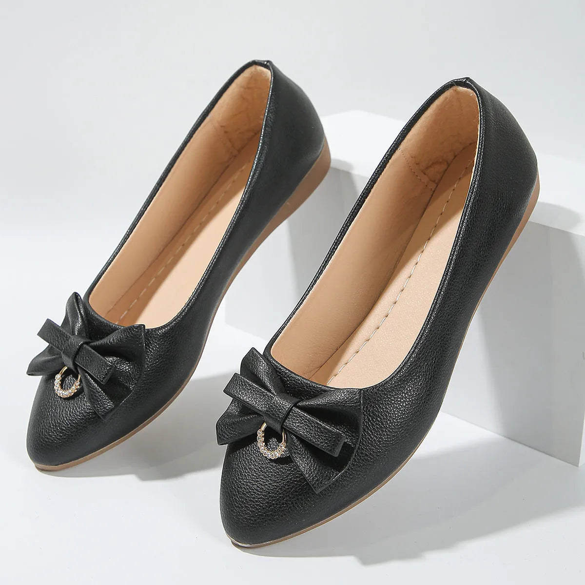 Plus size women's casual flat shoes with bowknot decoration in artificial PU material