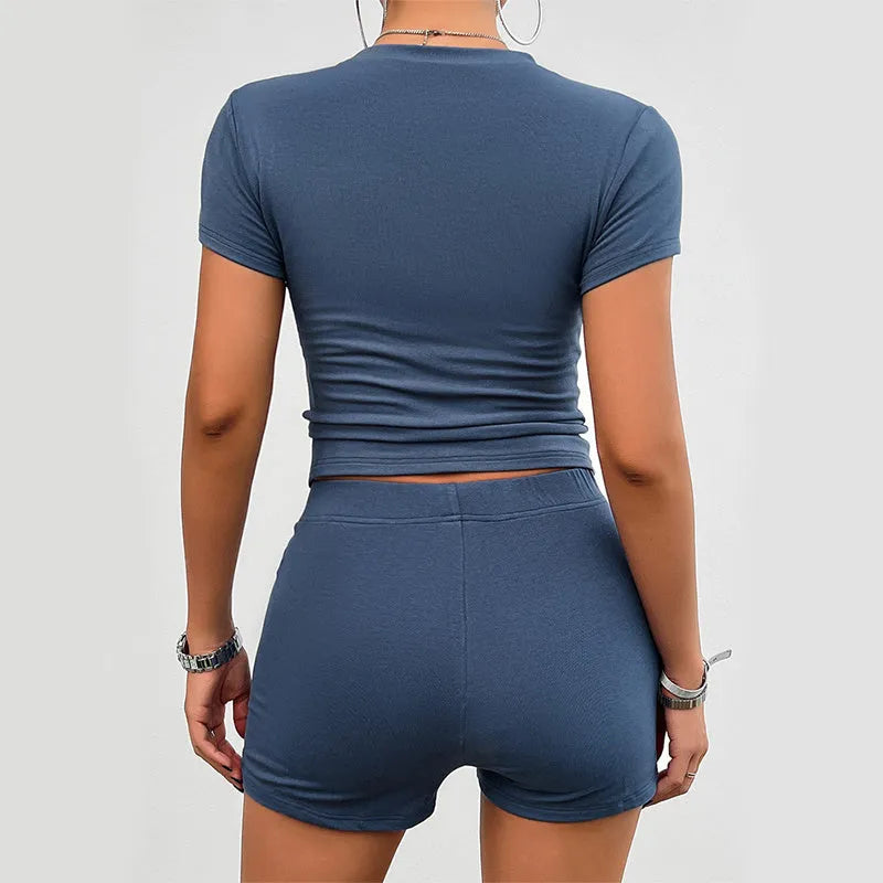 Women's solid colour slim fit sports suit 2-piece set with viscose t-shirt and elastic shorts.