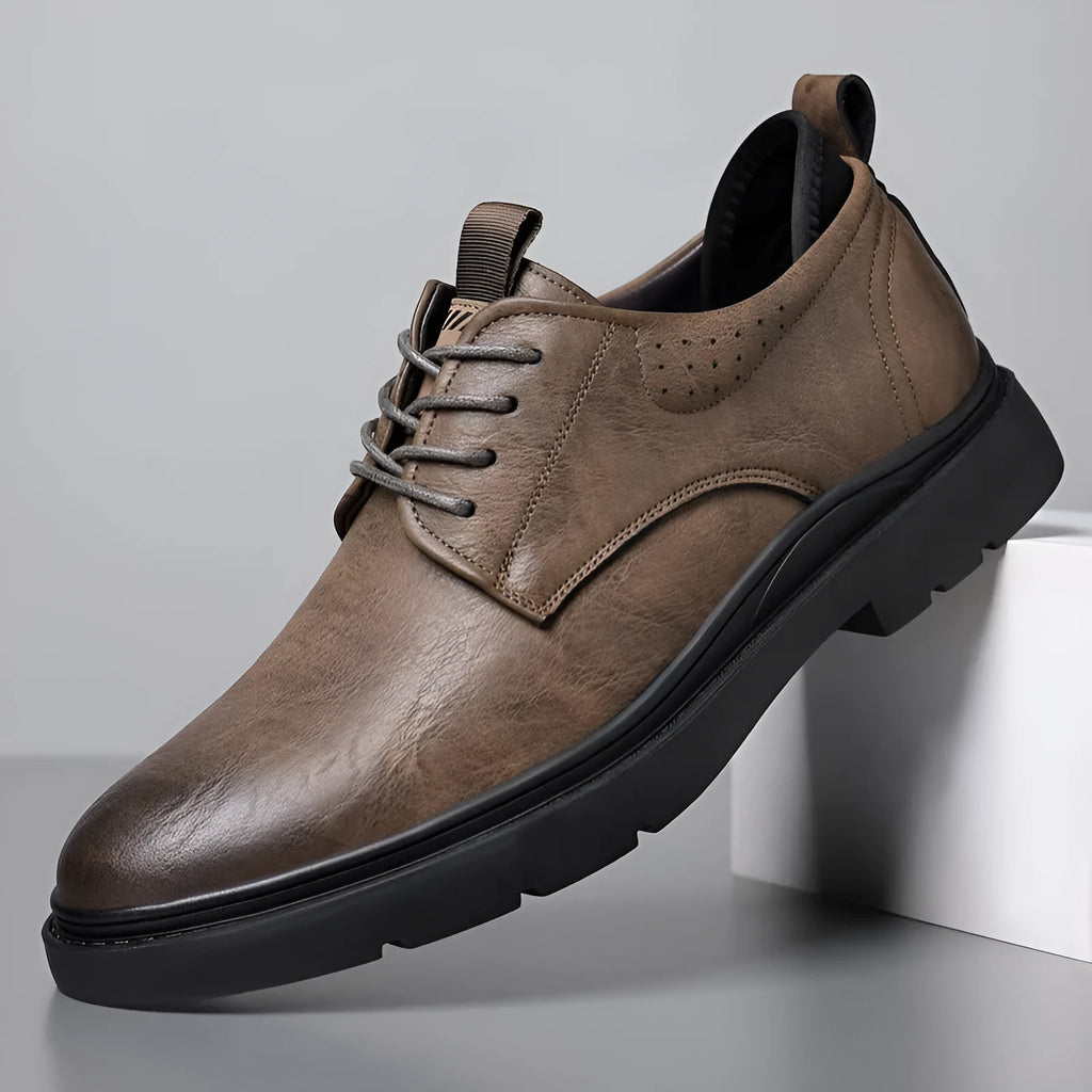 Men's black leather business shoes with rubber soles and sewing line detail