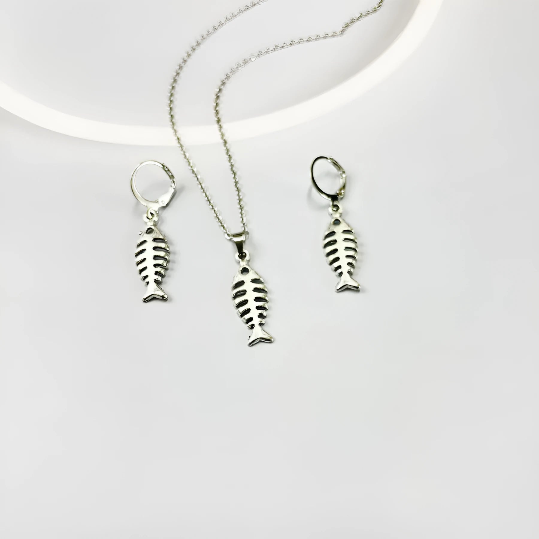 Fishbone motif pendant necklace and matching earrings set in retro-style alloy jewellery with adjustable chain.