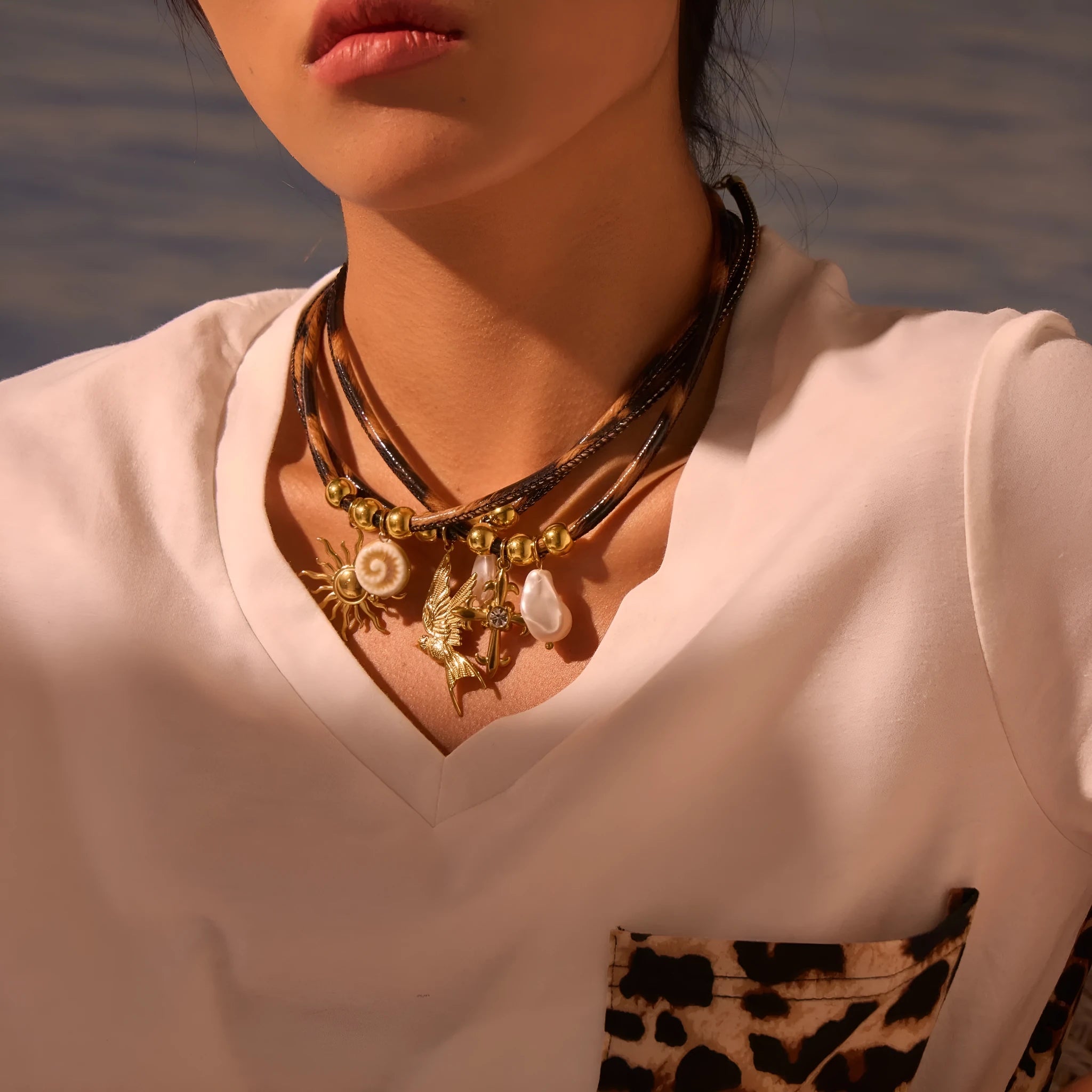 Geometric leopard print stainless steel necklace for women with adjustable 41-50cm chain