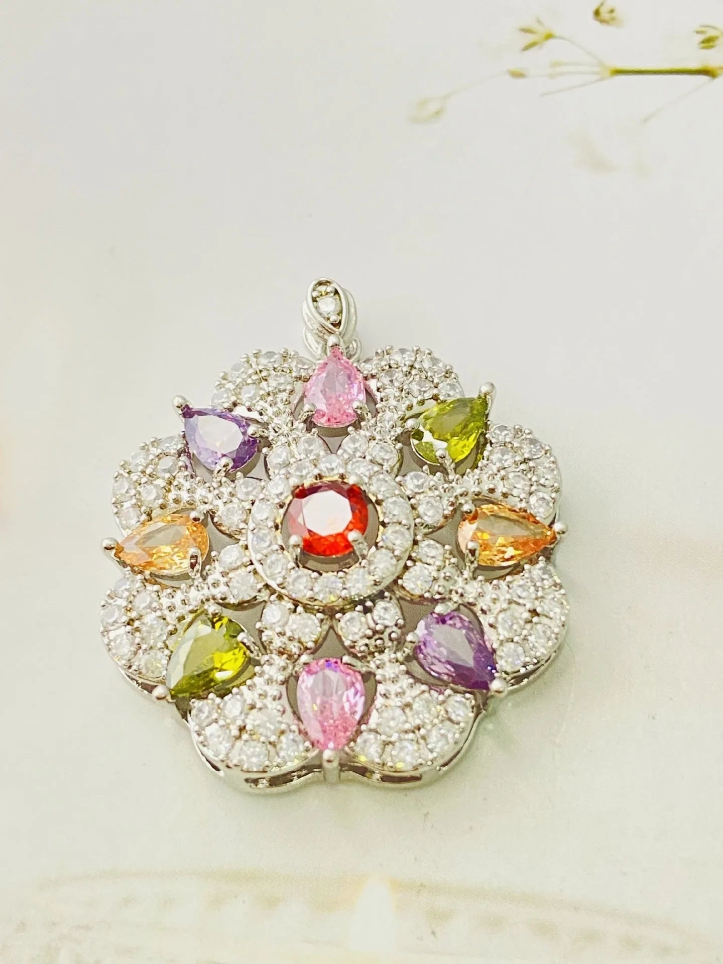 Women's colourful zircon flower pendant necklace in gold, champagne gold and platinum colour finishes
