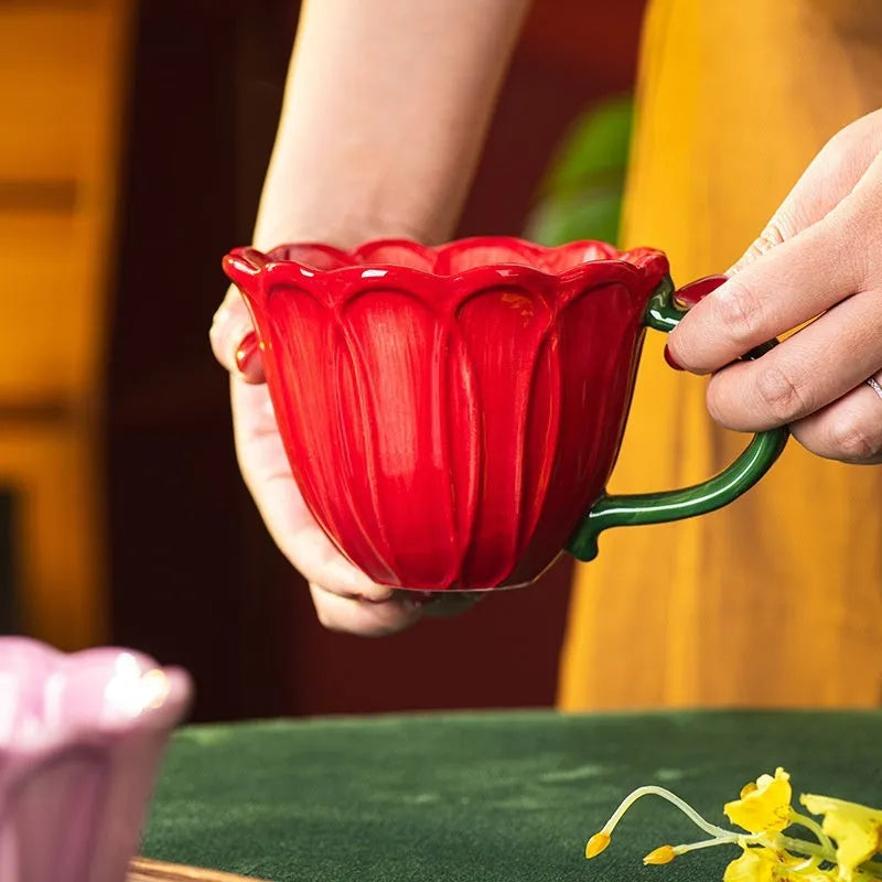 Ceramic breakfast cup with floral pattern, 500ml capacity, in red or purple pastoral style.