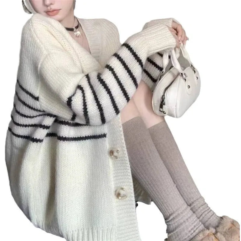 Collar button cardigan in polyester knit with 3D pattern and Japanese Korean casual styling