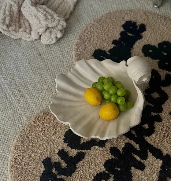 White resin simulation shell fruit plate ornament with light luxury decorative style