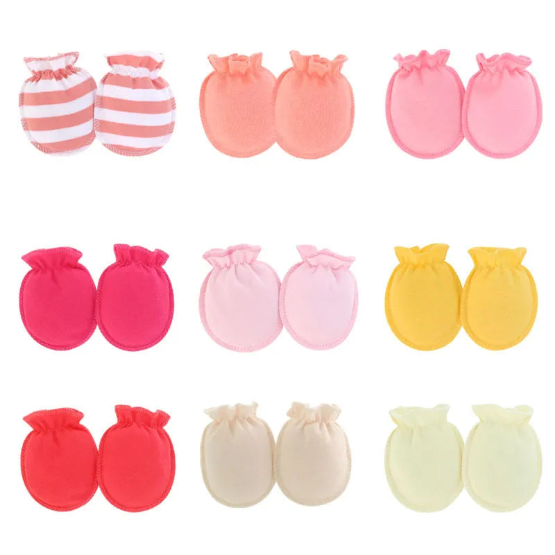 Baby anti-scratch mittens in multiple colours and pure cotton patterns, one pair.