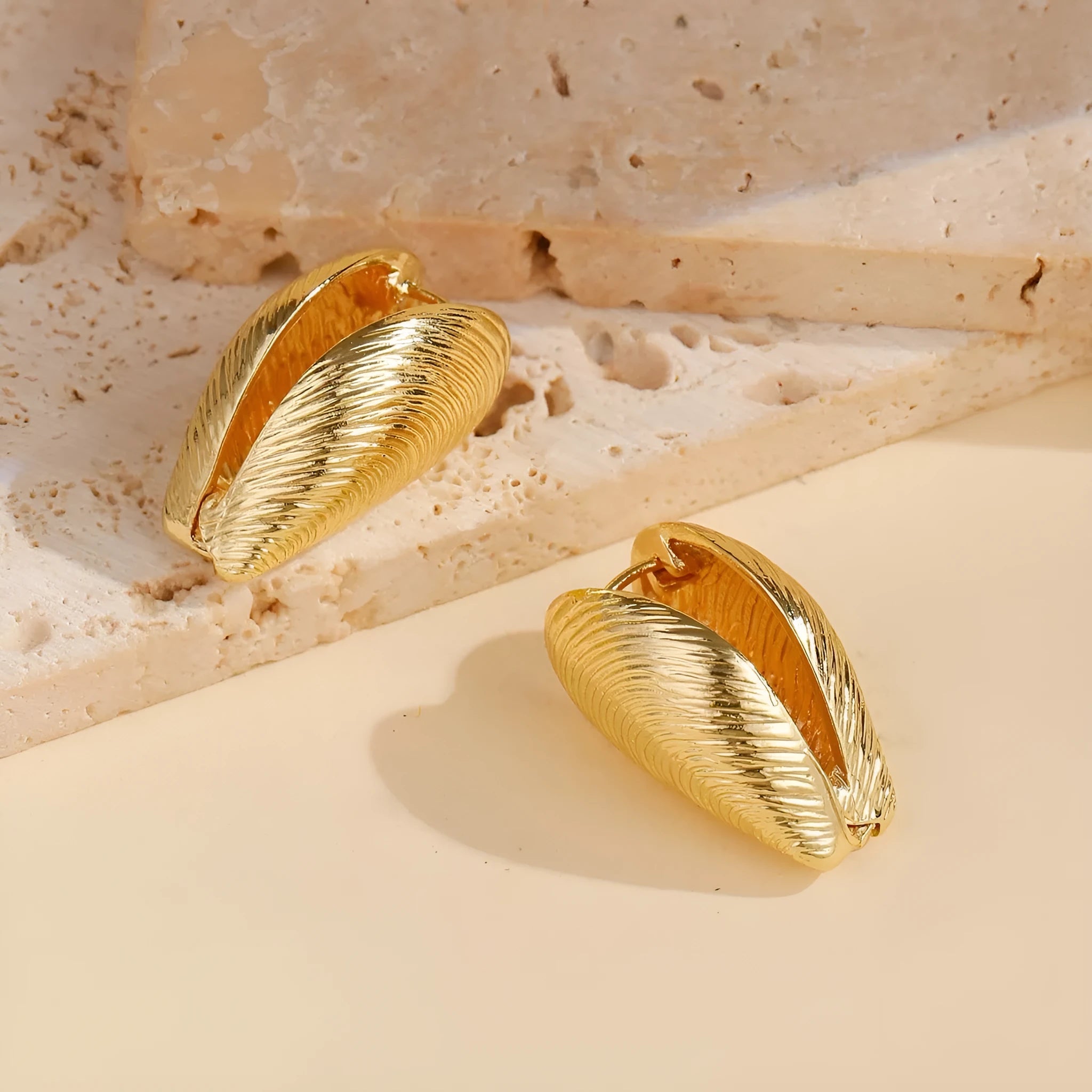 Gold electroplated zinc alloy geometric shell ear clips for women beach style