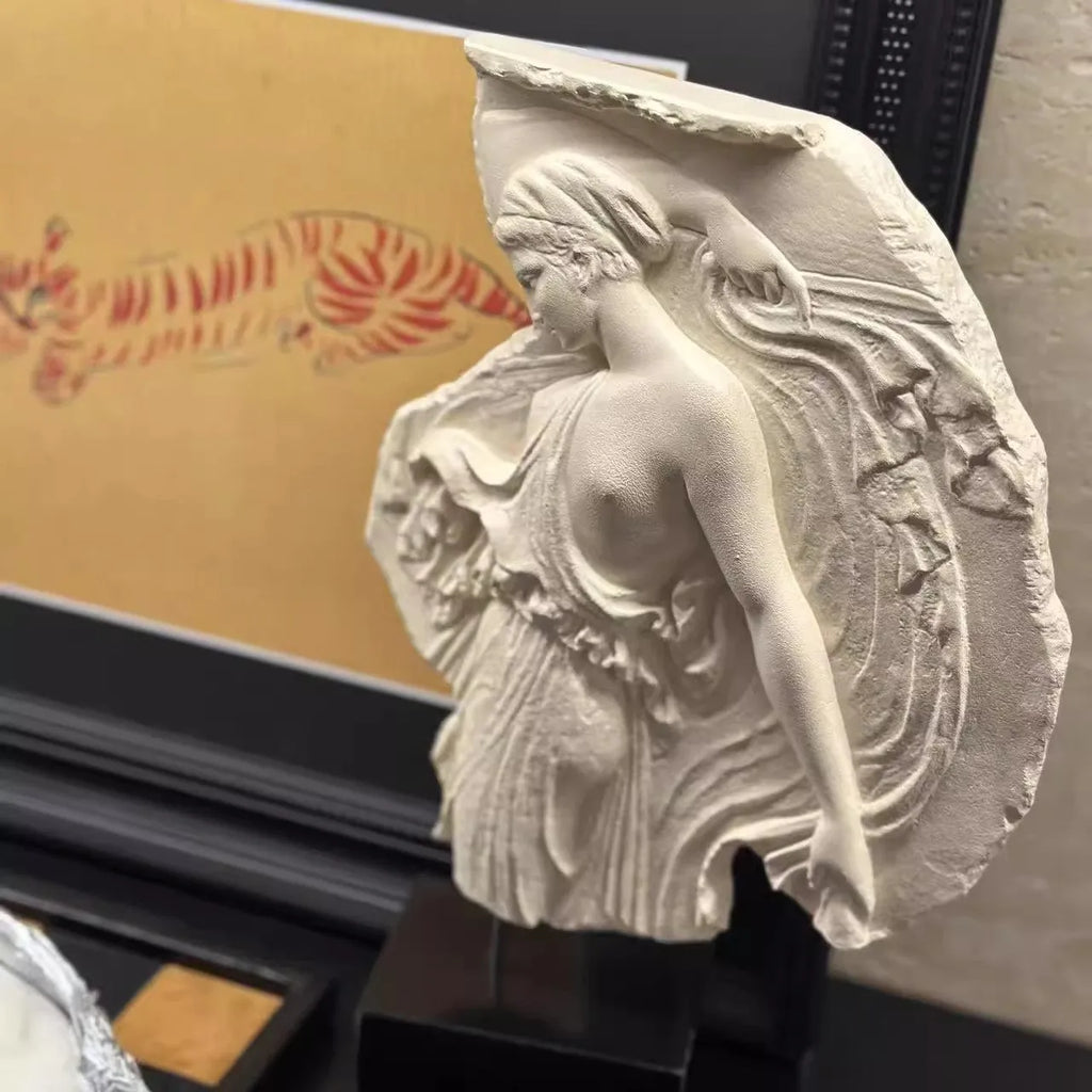 Wine goddess ornament sculpture in synthetic resin measuring 35cm tall