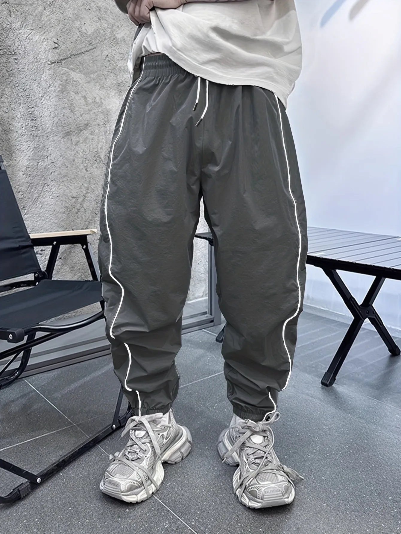 Men's loose fit cropped sports trousers in bamboo fibre fabric shown in army green colour.